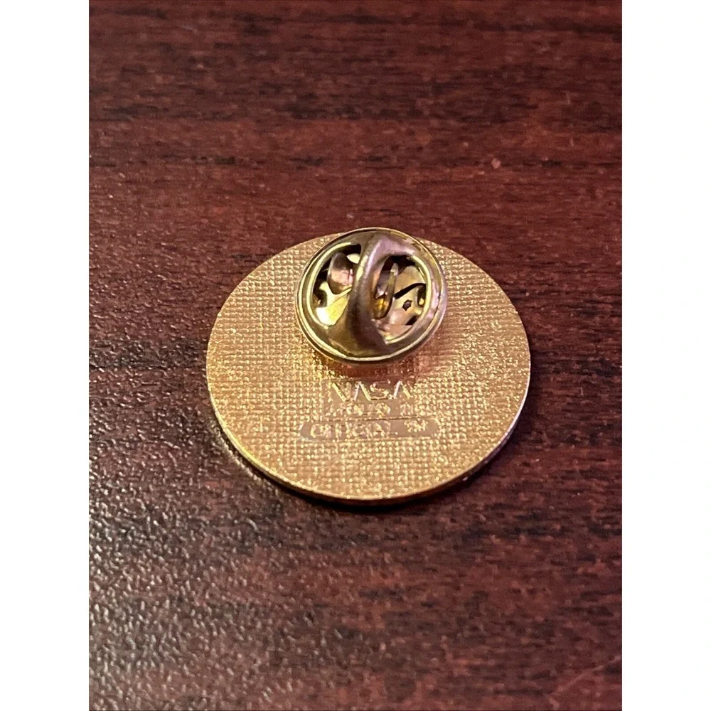 Apollo 11 Mission Insignia Moon Landing Space Shuttle NASA Lapel Hat‎ Pin